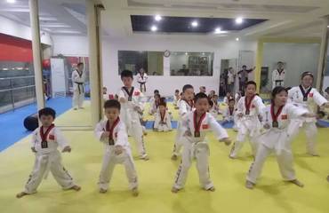 金正會育新跆拳道旗艦館常年招生隨到隨學
